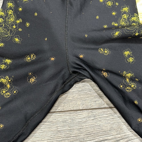 • Ultracor • Sprinter High Serendipity Athletic Work Out Legging Black Floral S - Picture 5 of 6
